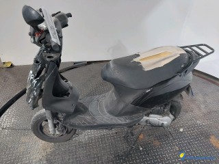 PIAGGIO ZIP 50 SP 2T - ESSENCE