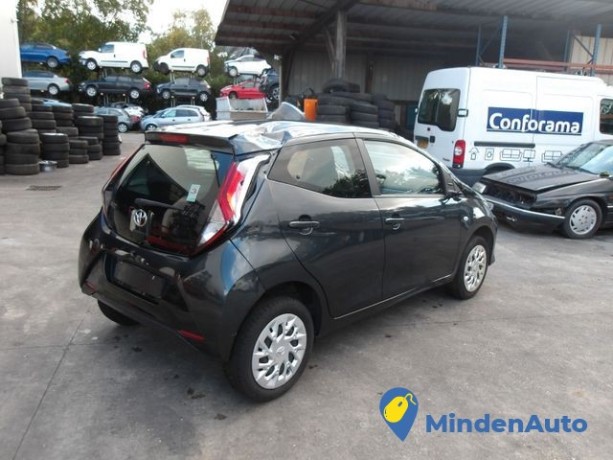 toyota-aygo-10-l-vvt-i-x-play-big-1