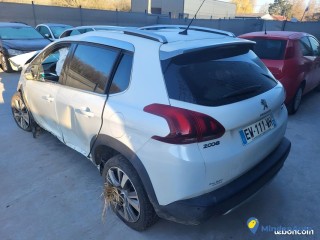 Peugeot 2008 blue-hdi S&S accidentée