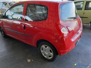 RENAULT TWINGO II 1.2 - 75