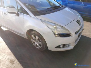 PEUGEOT 5008 1.6 HDI 110 PREMIUM Réf : 318947