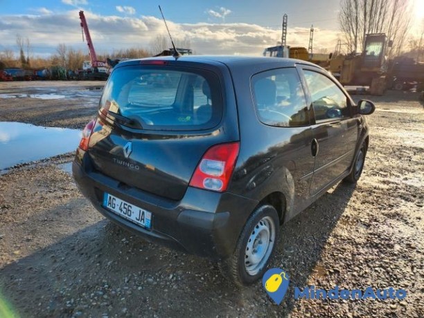 renault-twingo-ii-15l-dci-65-big-2