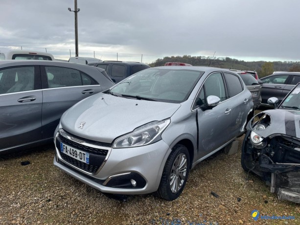 peugeot-208-12i-puretech-110-big-0