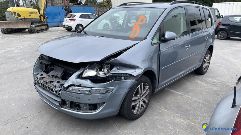 volkswagen-touran-1-phase-2-11803276-big-3