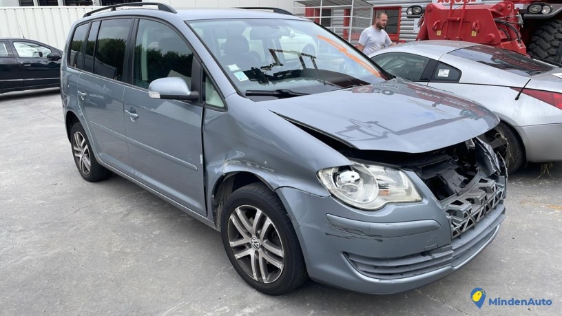 volkswagen-touran-1-phase-2-11803276-big-2