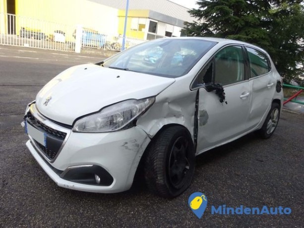 peugeot-208-stecargo-15-hdi-100-big-0