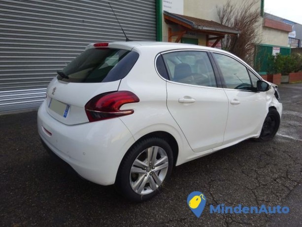 peugeot-208-stecargo-15-hdi-100-big-3