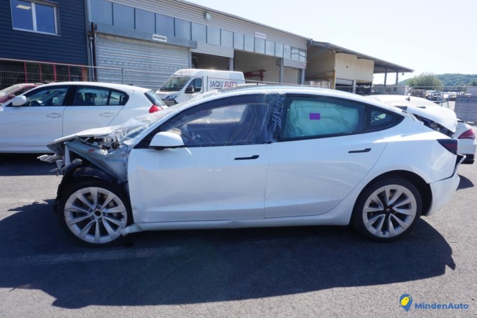 tesla-model-3-sport-351-lp-79122-big-1