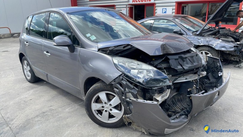 renault-scenic-3-phase-1-reference-du-vehicule-11846504-big-2