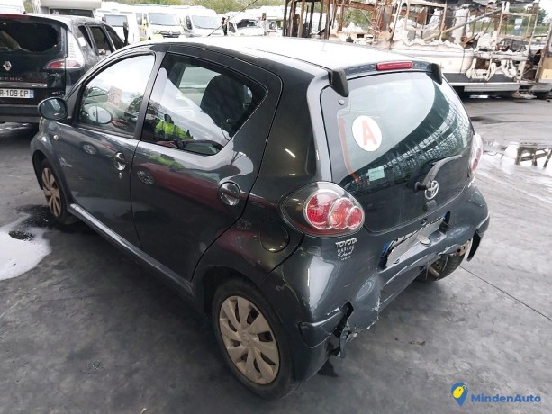 toyota-aygo-10-vvt-i-68-ref-333423-big-2