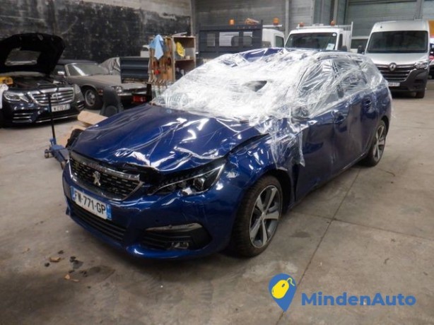 peugeot-308-15-bluehdi-130ch-eat8-gt-line-sw-big-2