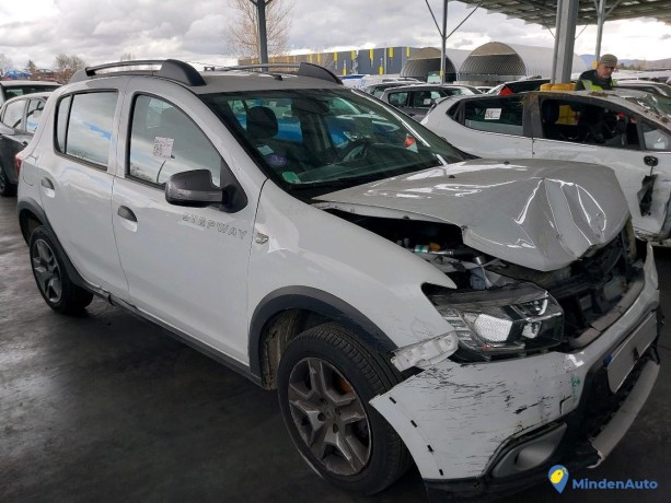 dacia-sandero-stepway-10-sce-75-urb-essence-big-3