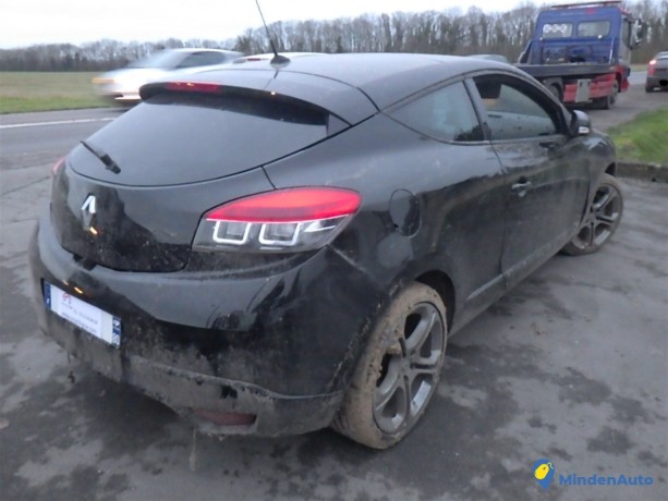 renault-megane-iii-coupe-20-dci-160ch-gt-big-3