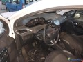 peugeot-208-14-hdi-68-style-gazole-small-4