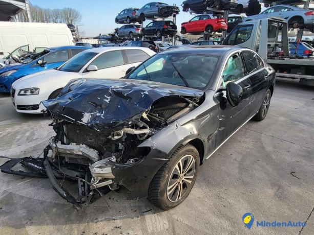 mercedes-e220d-9g-tronic-accidente-big-1