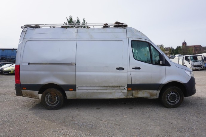 mercedes-sprinter-3-big-8