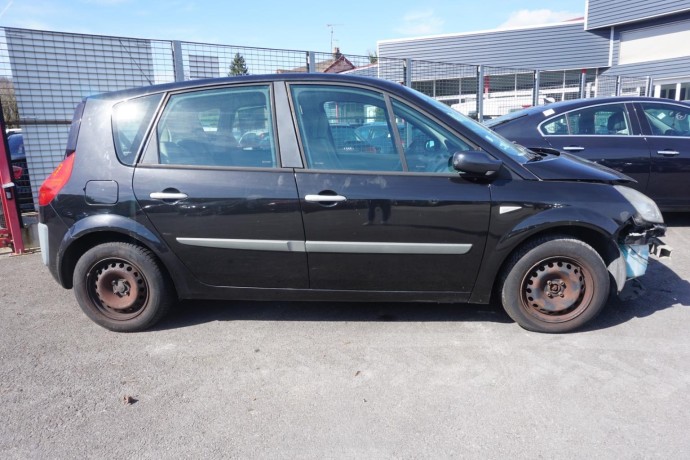 renault-scenic-2-big-11