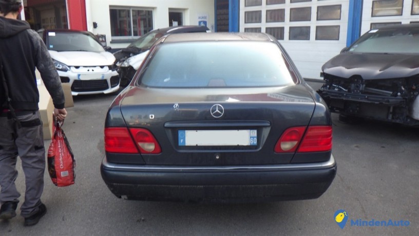 mercedes-classe-e-ii-w210-phase-1-240-e-bva-big-1