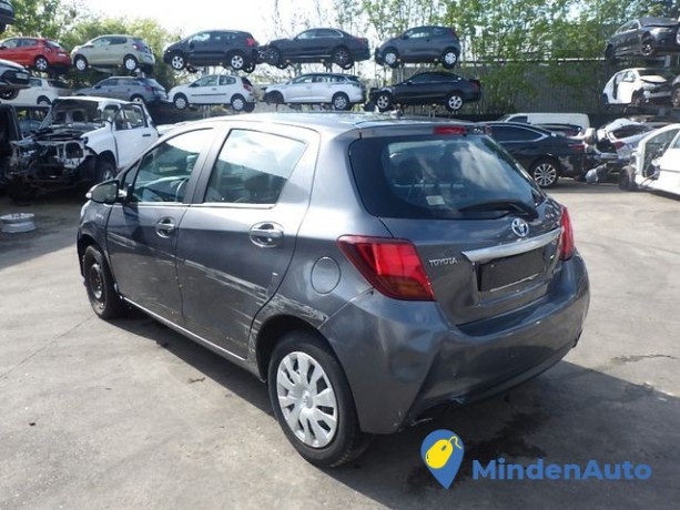 toyota-yaris-15-l-vvt-i-hybride-cvt-confort-big-3