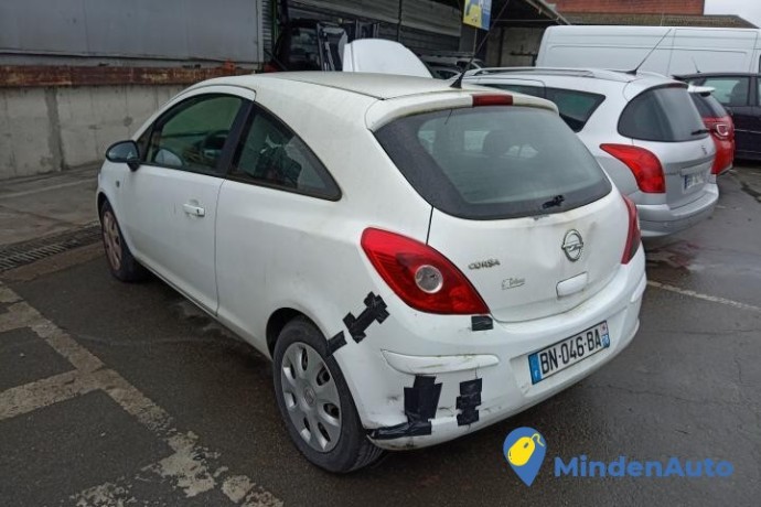 opel-corsa-10i-65cv-e9-big-3