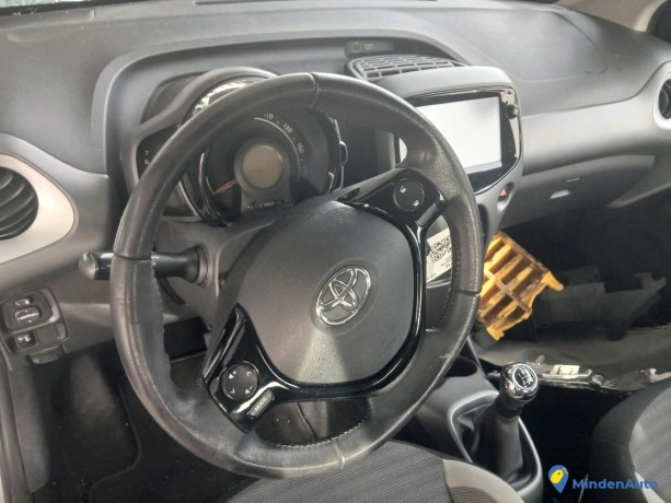 toyota-aygo-ii-10-vvt-i-68-x-play-essence-big-4