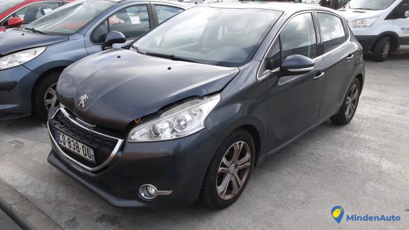 peugeot-208-cq-838-qq-big-0