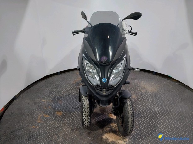 piaggio-mp3-300hp-essence-big-2