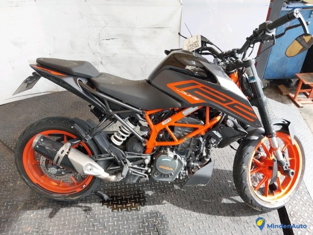 ktm-125-duke-essence-big-1