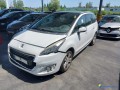 peugeot-5008-2-12i-12v-130-allure-essence-small-2