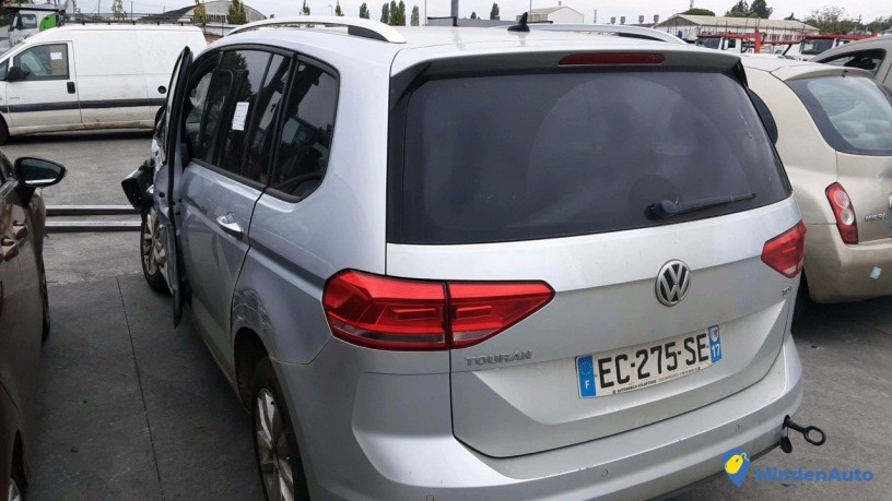 volkswagen-touran-ec-275-se-big-3