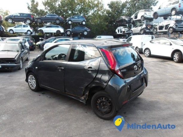 toyota-aygo-10-l-vvt-i-x-play-big-3