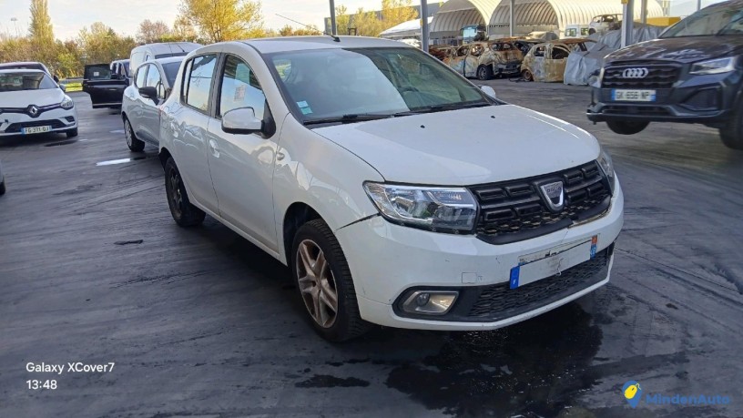 dacia-sandero-2-09-tce-90-laureat-essence-big-1