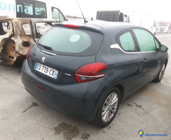 peugeot-208-eq-719-cx-big-3