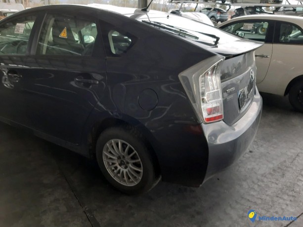 toyota-prius-136h-dynamic-ref-319034-big-0