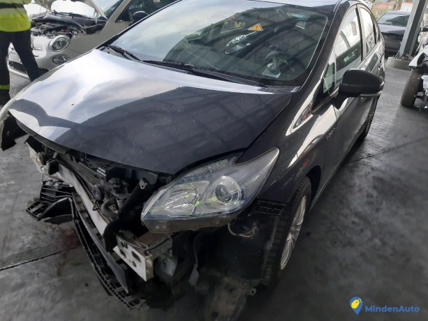 toyota-prius-136h-dynamic-ref-319034-big-2