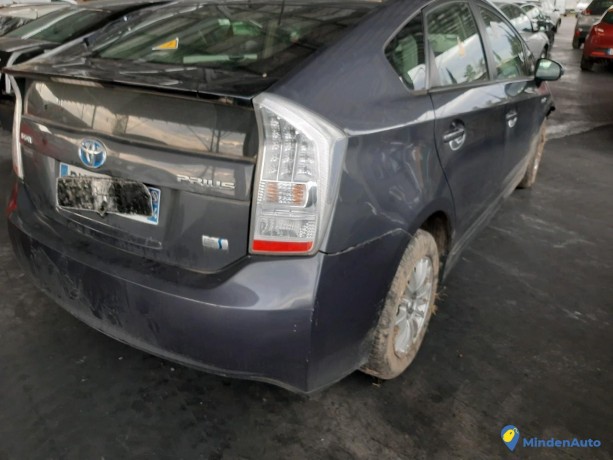 toyota-prius-136h-dynamic-ref-319034-big-1