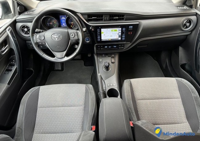 toyota-auris-break-18-136h-big-3