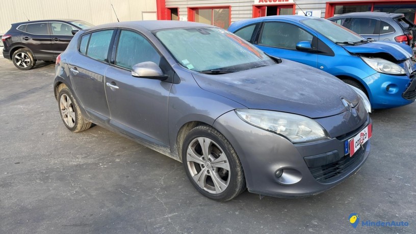 renault-megane-iii-dynamique-gps-tomtom-19dci-130-big-0