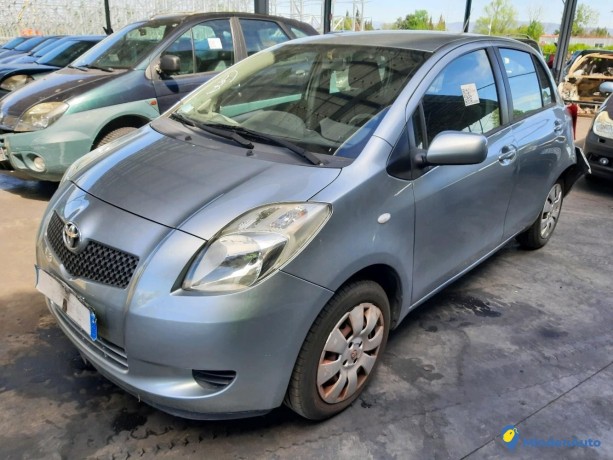 toyota-yaris-ii-10-69-ref-320800-big-0