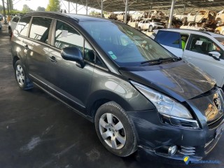 PEUGEOT 5008 1.6 HDI 112 Réf : 325654