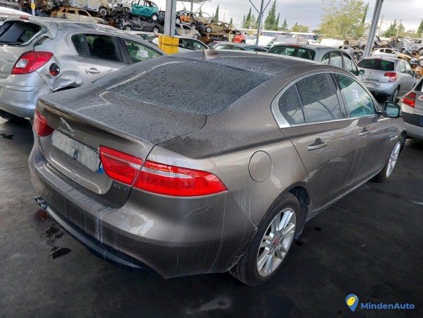 jaguar-xe-20d-180-auto-gazole-332194-big-3