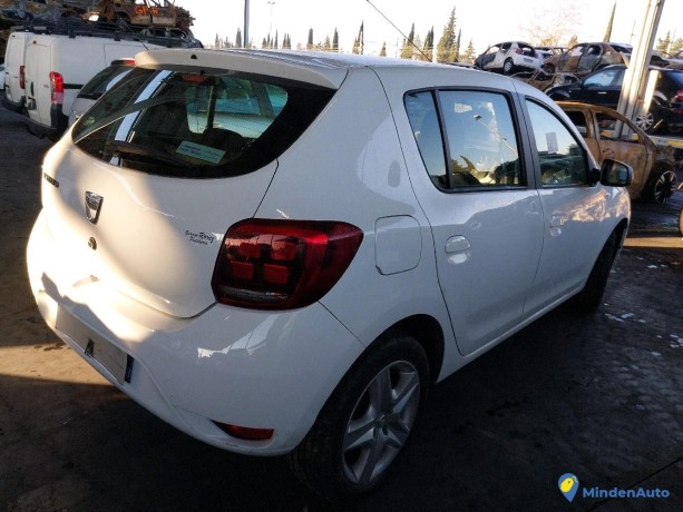 dacia-sandero-15-dci-90-laureate-gazole-337110-big-1