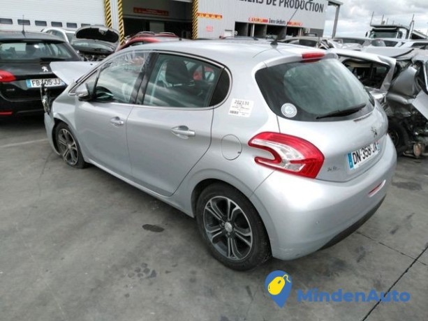 peugeot-208-allure-motor-12-ltr-60-kw-12v-vti-big-0