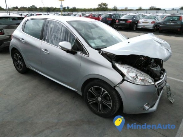 peugeot-208-allure-motor-12-ltr-60-kw-12v-vti-big-2