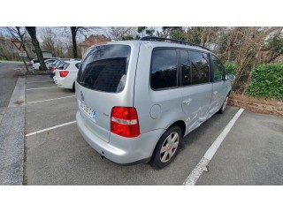 VOLKSWAGEN TOURAN 1