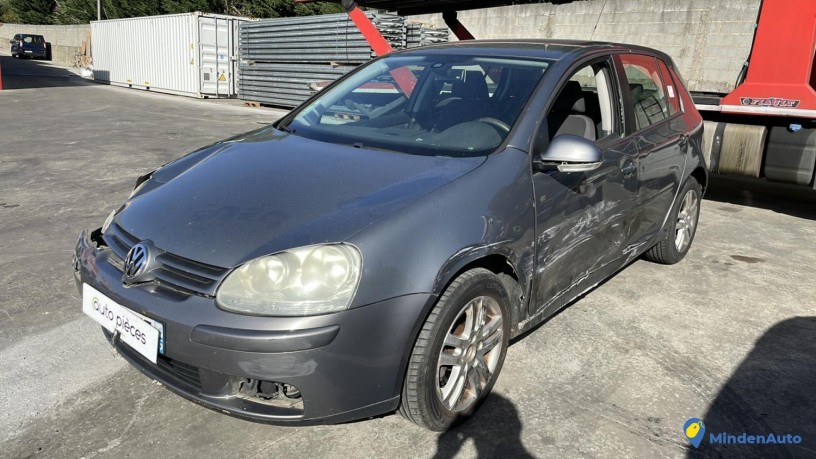 volkswagen-golf-5-12023653-big-0