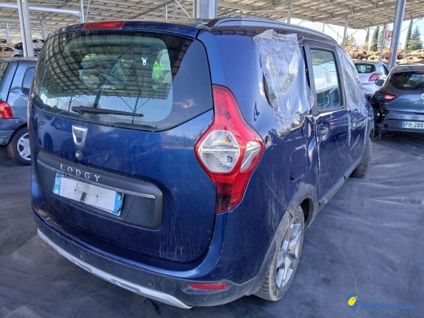 dacia-lodgy-15-blue-dci-115-stepway-gazole-big-1