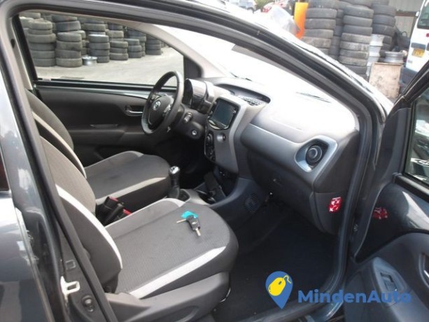 toyota-aygo-10-l-vvt-i-x-play-big-4