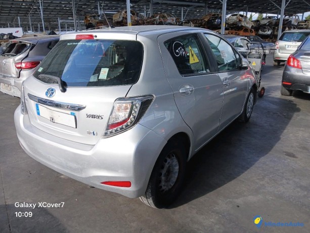 toyota-yaris-iii-15-hybride-100h-essence-electrique-non-rechargeable-big-1