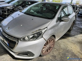 PEUGEOT 208 1.6 BLUEHDI 100 ALLURE Réf : 320044